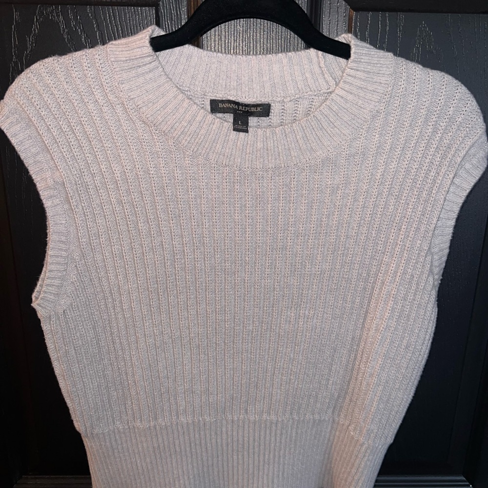 Banana Republic Cream Ribbed Sleeveless Crew Sweater